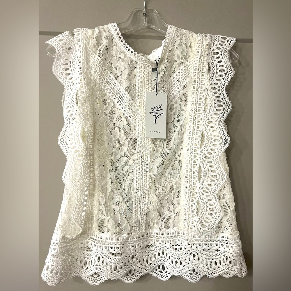 White lace top BY SUNDAYS, NWT